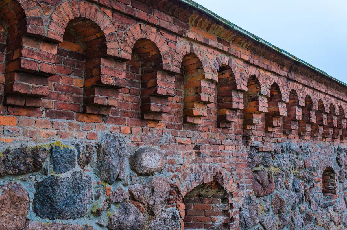 Фрагмент древней каменной крепости в Выборгском замке