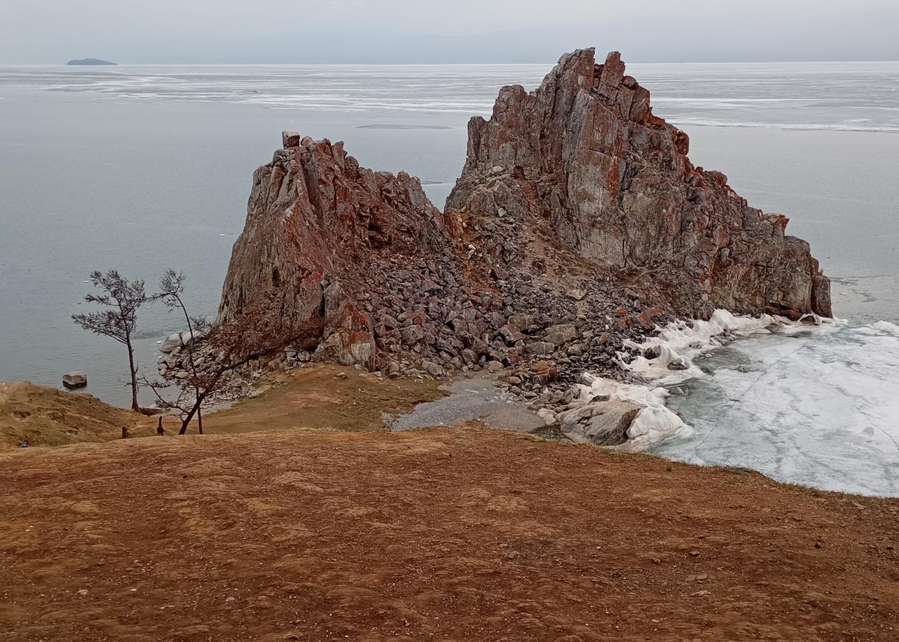 Всё организовано замечательно! Всё без проволочек. Отели хорошие, кормили нормально, домашняя еда на Ольхоне. Были с нами 24/7.