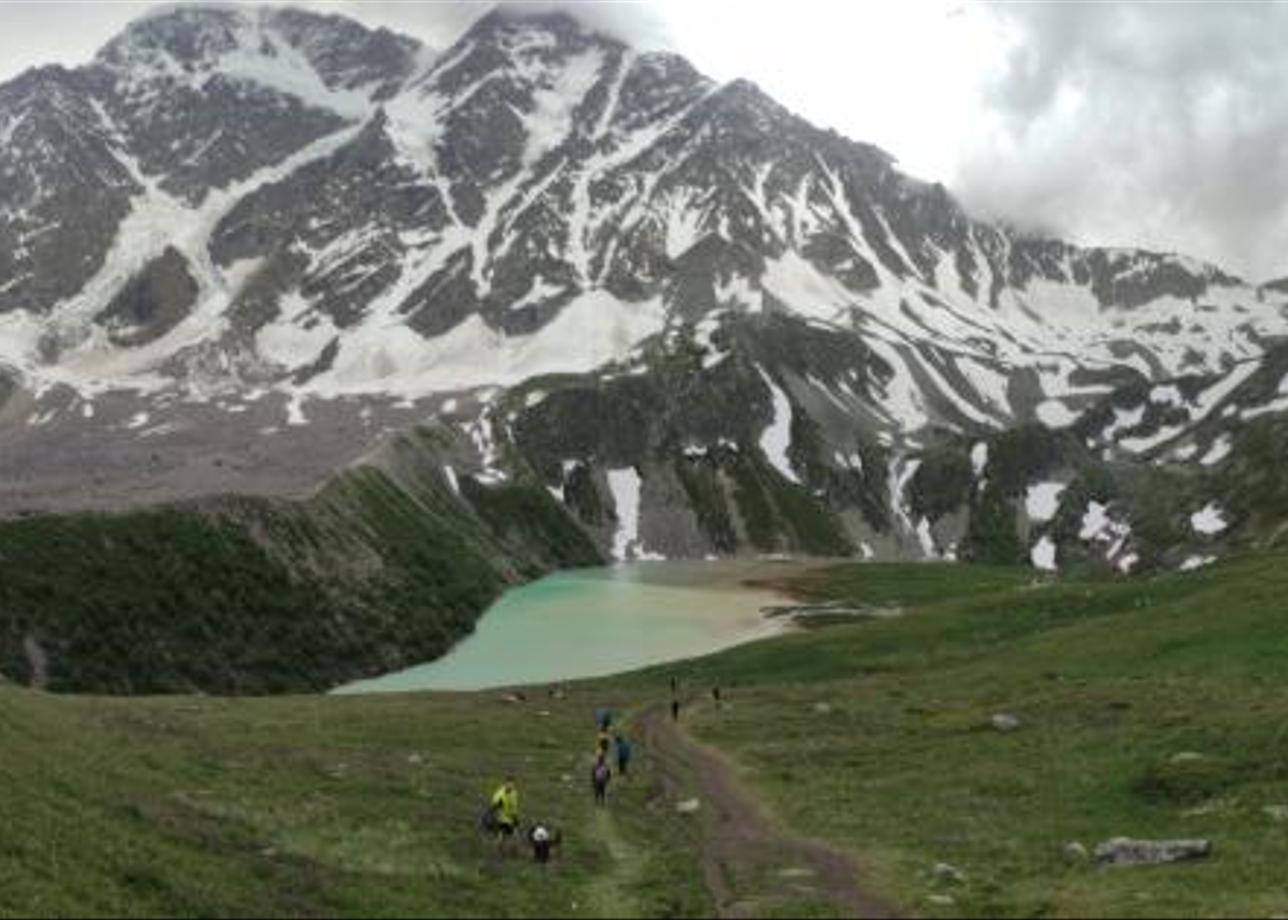 Тур в окружении великолепной природы. Кавказ, конечно, потрясает, хотя был там и раньше, но все равно, крутые места.