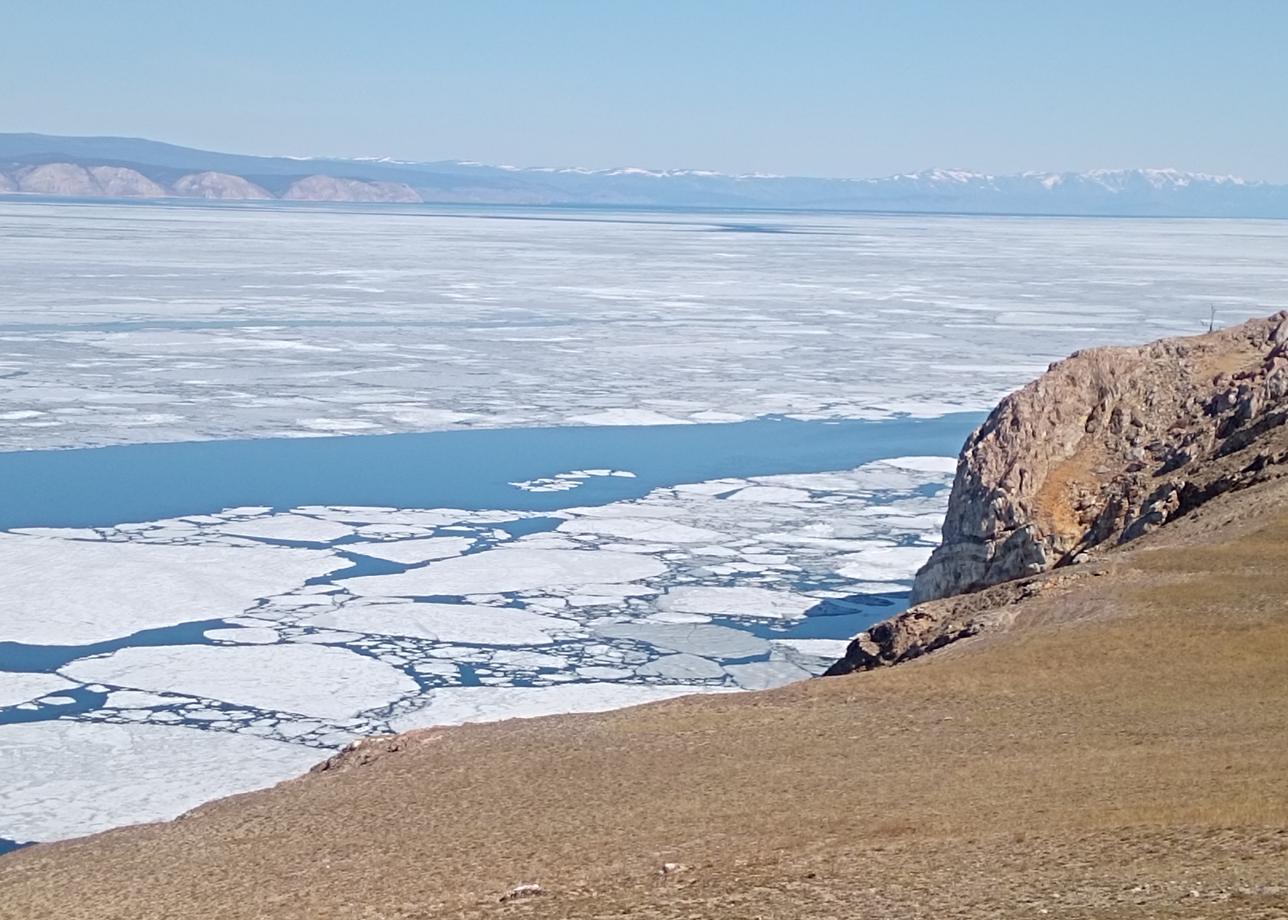 Всё организовано замечательно! Всё без проволочек. Отели хорошие, кормили нормально, домашняя еда на Ольхоне. Были с нами 24/7.