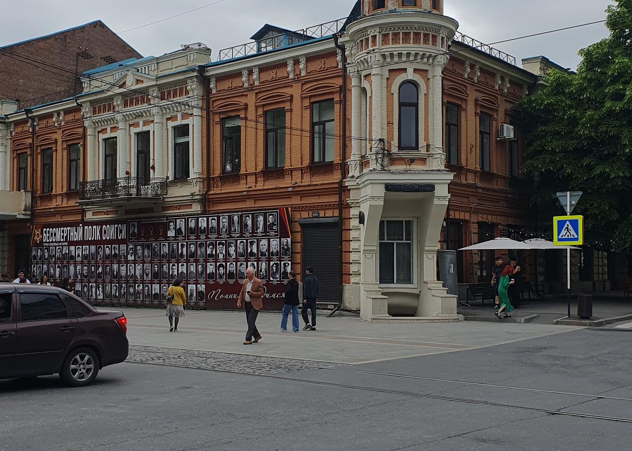 Очень хорошая организация, хорошие гиды, приличные рестораны.