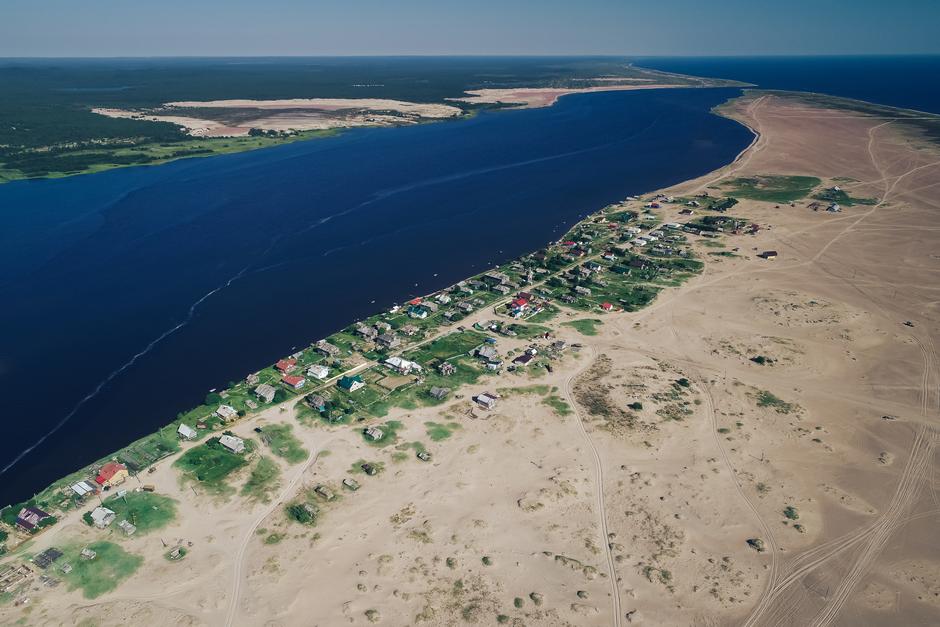Вид с воздуха на реку Варзуга на Кольском полуострове