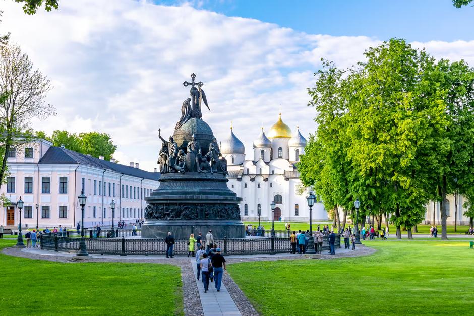 Памятник Тысячелетию России и собор Святой Софии, Великий Новгород